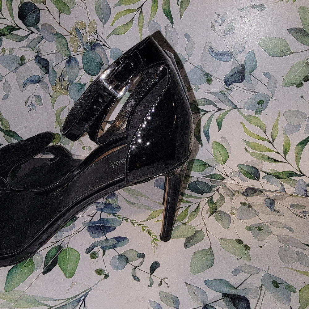 Michael Kors with Sequined Bow - Picture 8 of 11